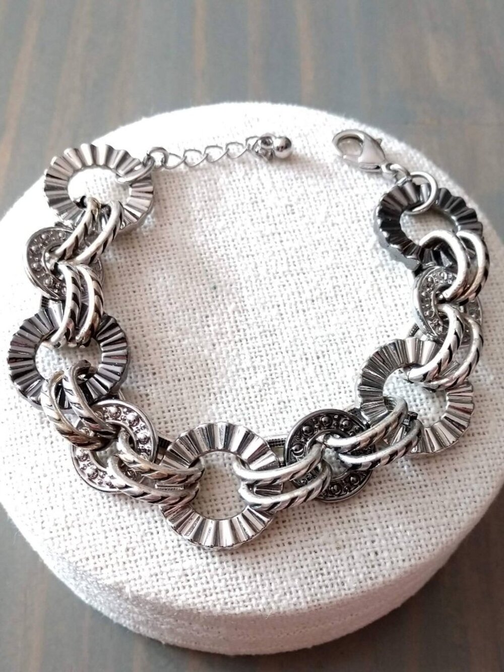 Textured silver circle link bracelet